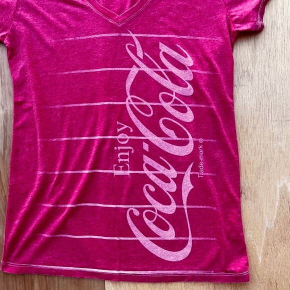 COCA COLA Women’s Red Short Sleeve V Neck Graphic Tee Shirt sz XL NWOT - Picture 2 of 6